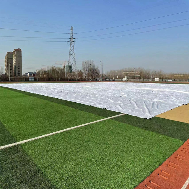 Bâches et couvertures pour terrains de baseball et de softball